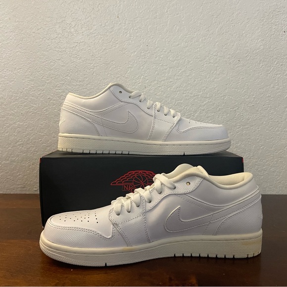 Air Jordan 1 Retro Low 'Triple White' 553558-102 Men's Size 8 - Picture 2 of 7